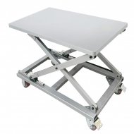 Adjustable machine table with castors