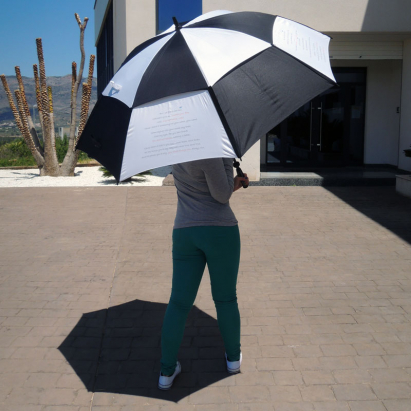 Paraguas con sistema antiviento reforzado blanco/negro para sublimar |  BRILDOR ®